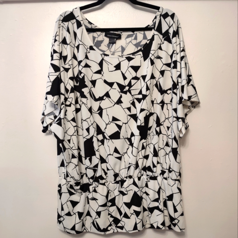 B&W Patterned Blouse Ashley Stewart 22/24